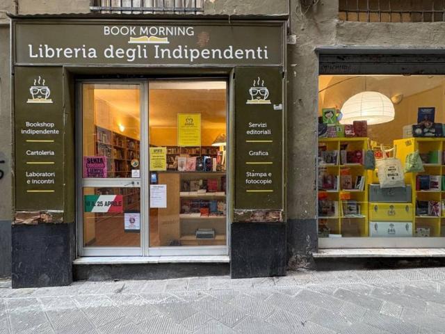 Locale Commerciale in vendita a Centro Est, Serra Riccò