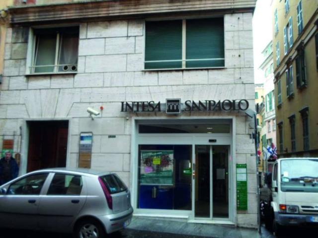 Locale Commerciale in vendita a Centro Est, Serra Riccò