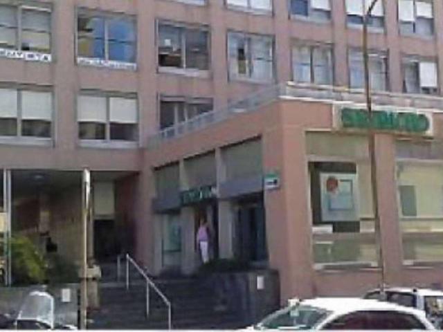 Locale Commerciale in vendita a Centro Ovest, Serra Riccò