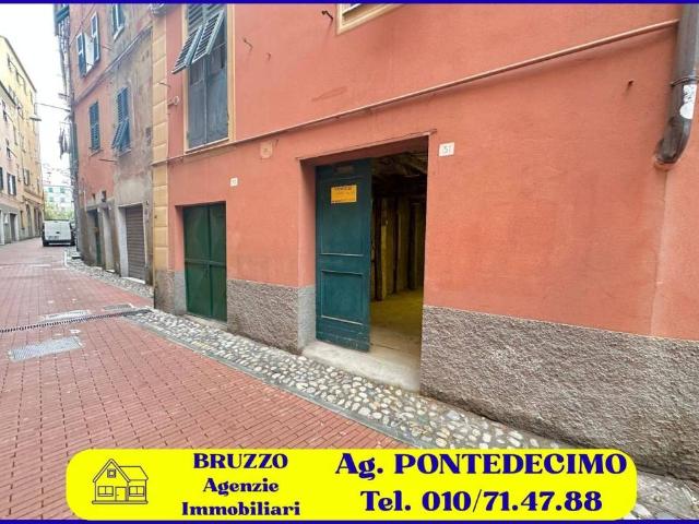 Locale Commerciale in vendita a Val Polcevera, Serra Riccò