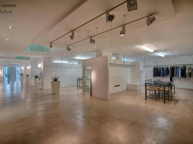 Locale Commerciale in vendita a Medio Levante, Serra Riccò