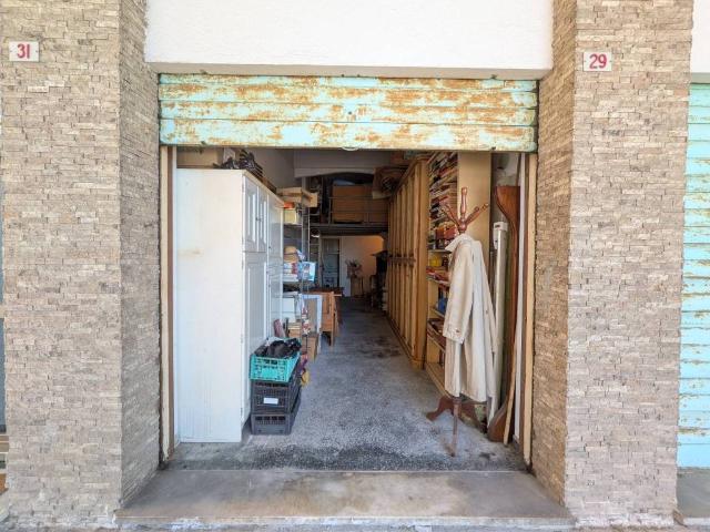 Locale Commerciale in vendita a Ponente, Serra Riccò