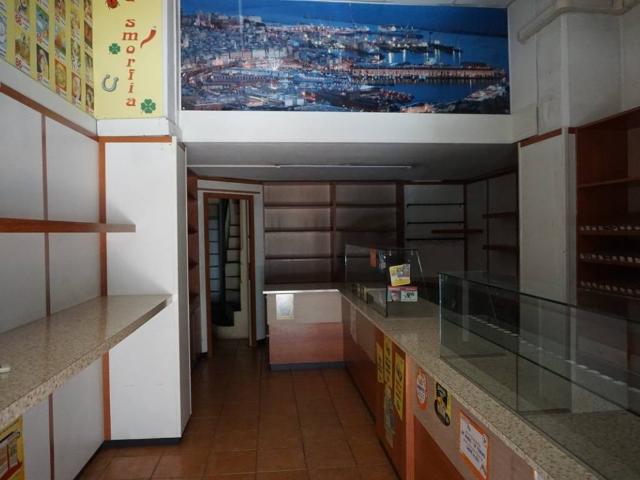 Locale Commerciale in vendita a Centro Ovest, Serra Riccò