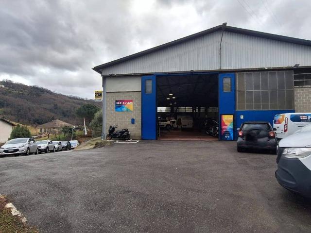 Locale Commerciale in vendita a Val Polcevera, Serra Riccò