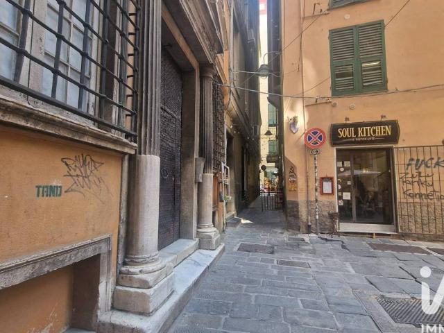 Locale Commerciale in vendita a Centro Est, Serra Riccò