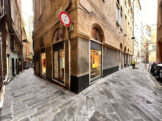 Locale Commerciale in vendita a Centro Est, Serra Riccò