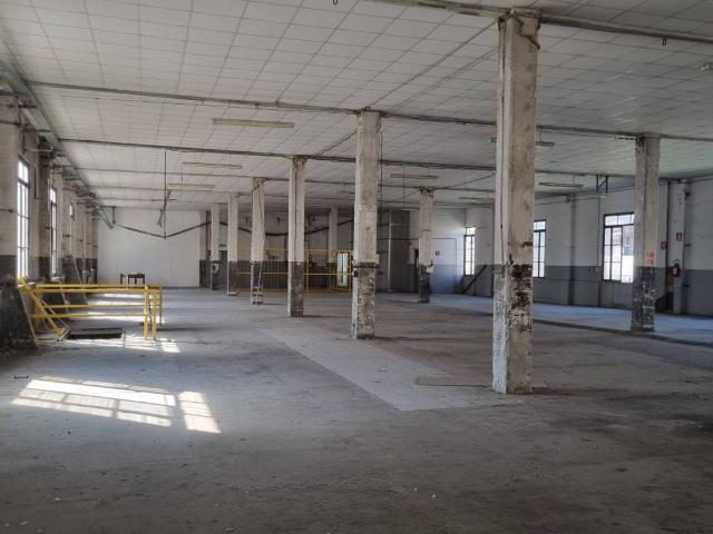 Locale Commerciale in vendita a Medio Ponente, Serra Riccò