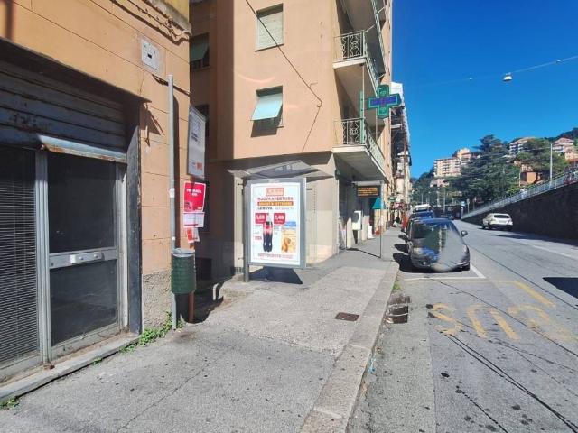 Locale Commerciale in vendita a Val Polcevera, Serra Riccò