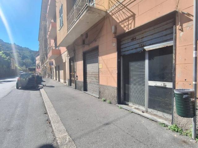 Locale Commerciale in vendita a Val Polcevera, Serra Riccò