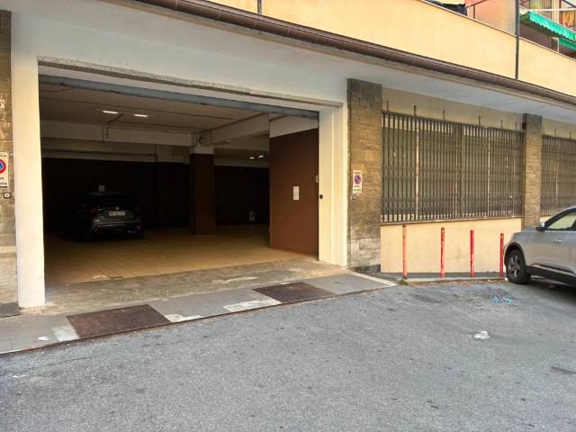 Locale Commerciale in vendita a Centro Ovest, Serra Riccò