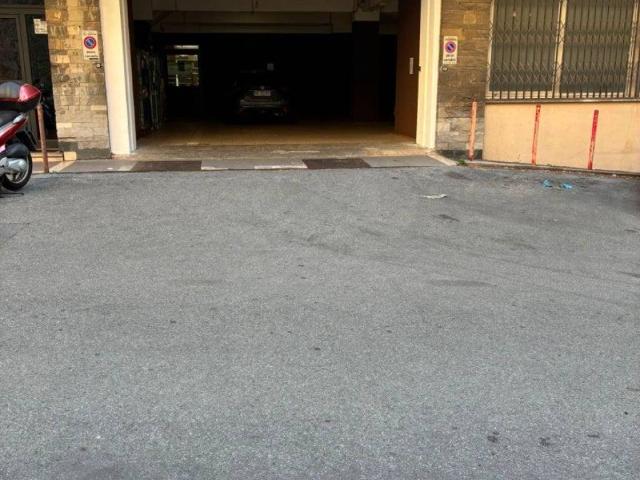 Locale Commerciale in vendita a Centro Ovest, Serra Riccò