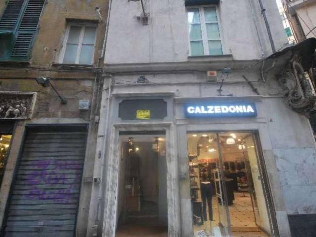 Locale Commerciale in vendita a Centro Est, Serra Riccò