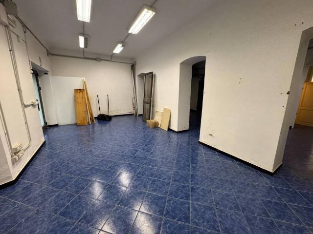 Locale Commerciale in vendita a Ponente, Serra Riccò