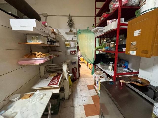 Locale Commerciale in vendita a Bassa Val Bisagno, Serra Riccò
