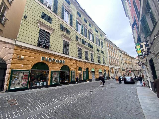 Locale Commerciale in vendita a Centro Est, Serra Riccò