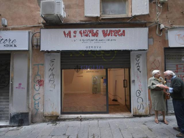Locale Commerciale in vendita a Centro Est, Serra Riccò