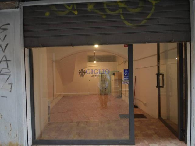 Locale Commerciale in vendita a Centro Est, Serra Riccò