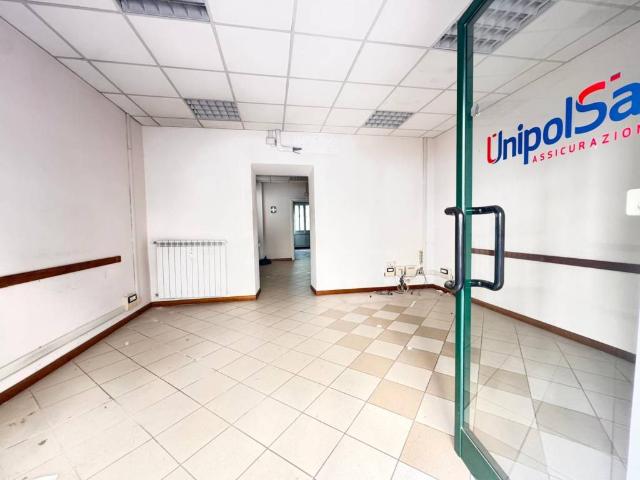 Locale Commerciale in vendita a Val Polcevera, Serra Riccò