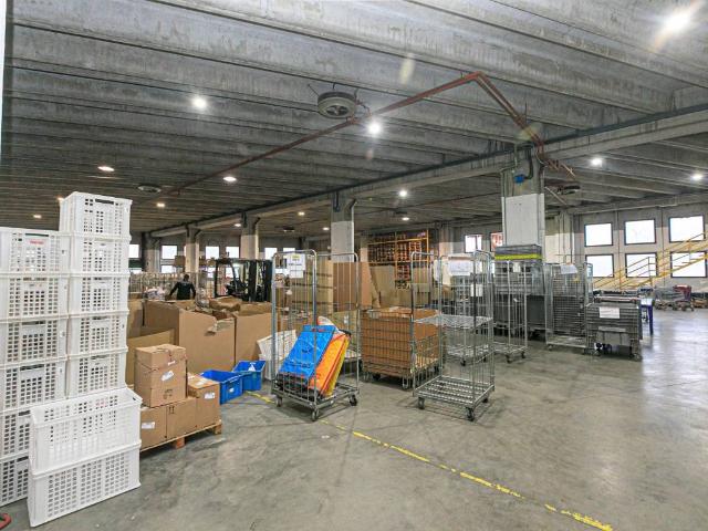 Locale Commerciale in vendita a Val Polcevera, Serra Riccò