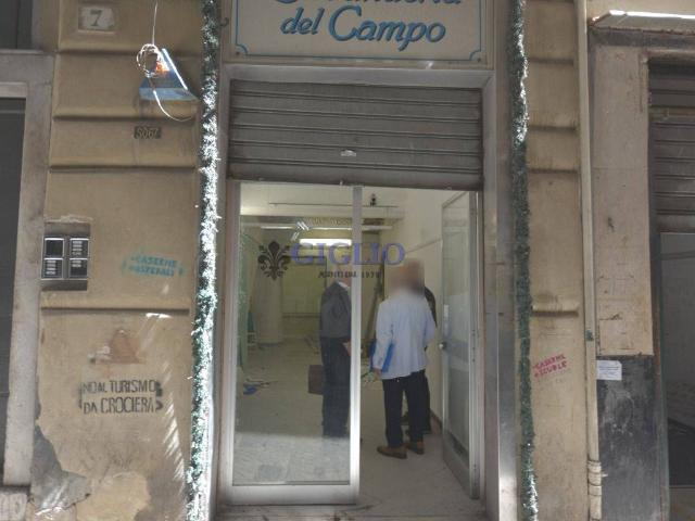 Locale Commerciale in vendita a Centro Est, Serra Riccò