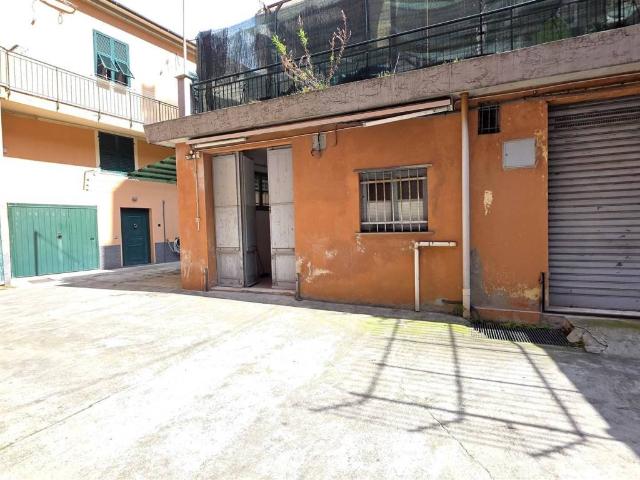 Locale Commerciale in vendita a Val Polcevera, Serra Riccò