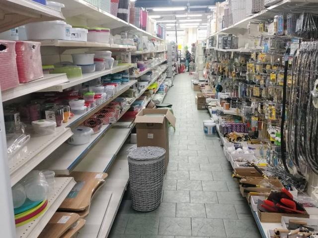 Locale Commerciale in vendita a Centro Ovest, Serra Riccò