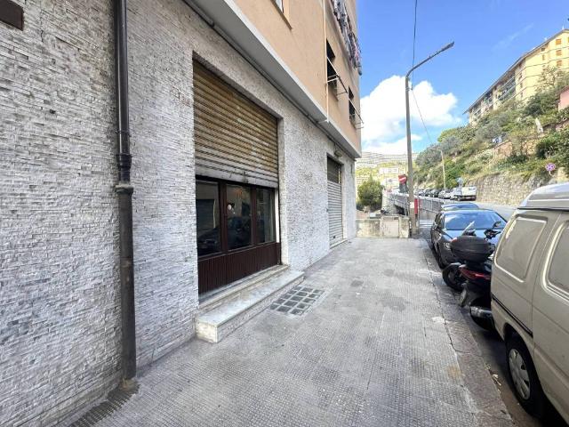 Locale Commerciale in vendita a Bassa Val Bisagno, Serra Riccò