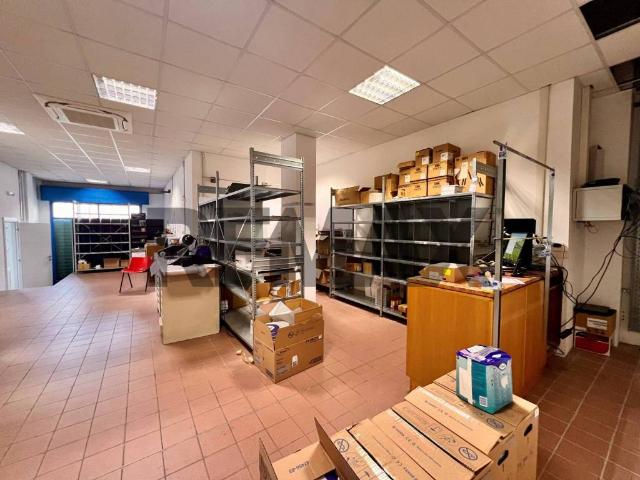 Locale Commerciale in vendita a Bassa Val Bisagno, Serra Riccò