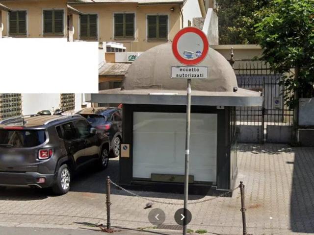 Locale Commerciale in vendita a Medio Ponente, Serra Riccò