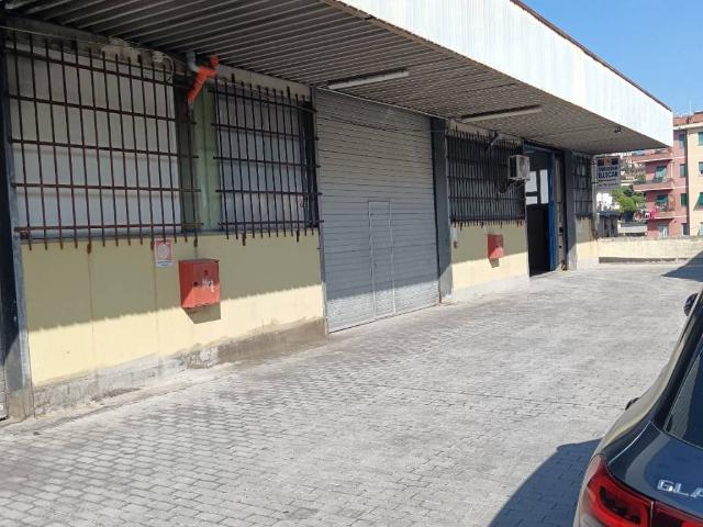 Locale Commerciale in vendita a Medio Ponente, Serra Riccò