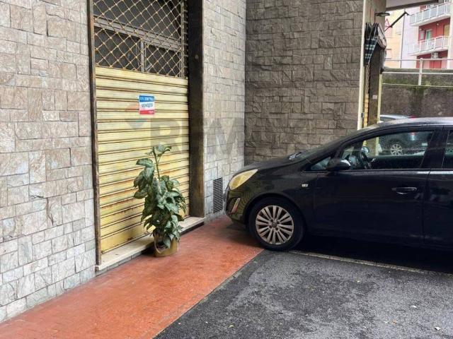 Locale Commerciale in vendita a Medio Ponente, Serra Riccò
