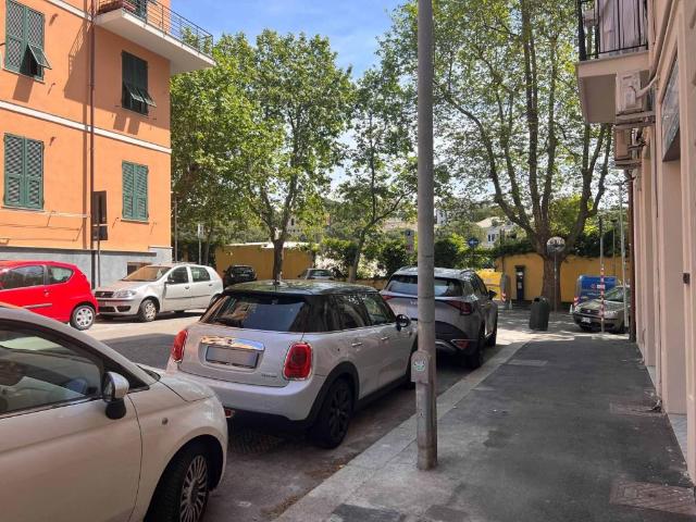 Locale Commerciale in vendita a Medio Levante, Serra Riccò