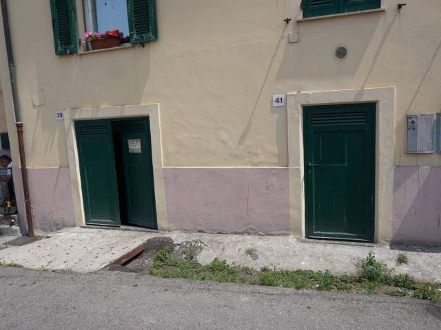 Locale Commerciale in vendita a Levante, Serra Riccò