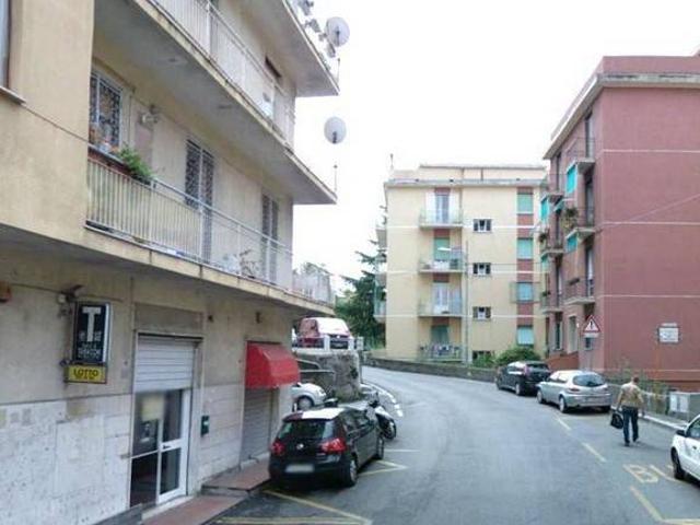 Locale Commerciale in vendita a Levante, Serra Riccò