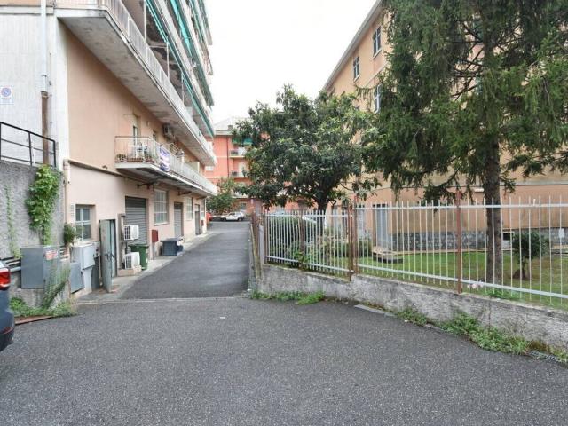 Locale Commerciale in vendita a Media Val Bisagno, Serra Riccò