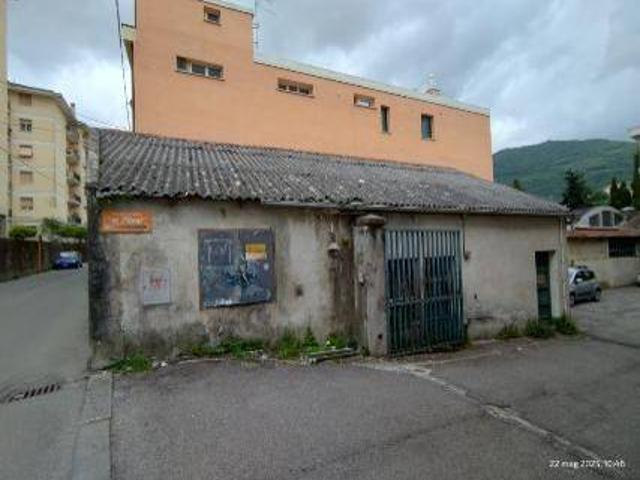 Locale Commerciale in vendita a Media Val Bisagno, Serra Riccò