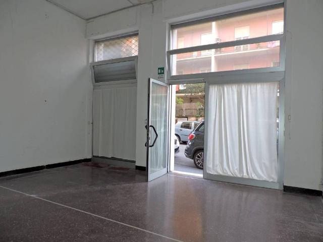 Locale Commerciale in vendita a Medio Levante, Serra Riccò