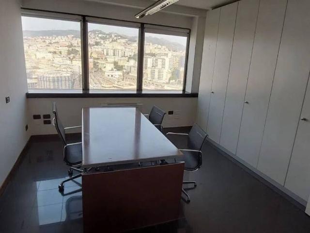 Locale Commerciale in vendita a Medio Levante, Serra Riccò