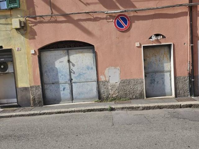 Locale Commerciale in vendita a Medio Ponente, Serra Riccò