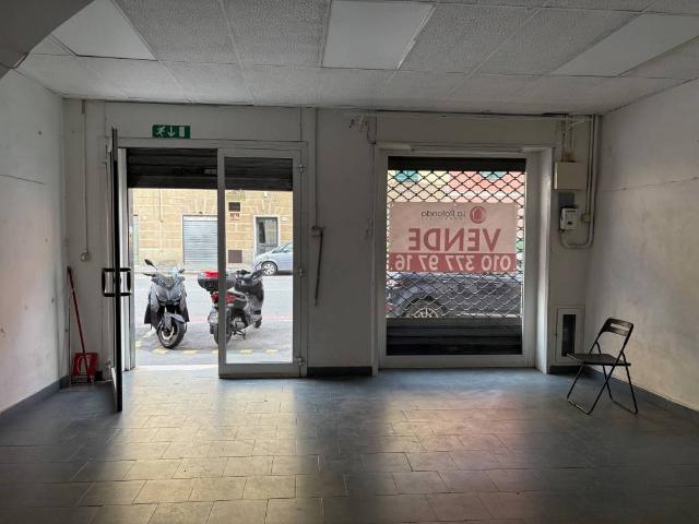 Locale Commerciale in vendita a Centro Ovest, Serra Riccò