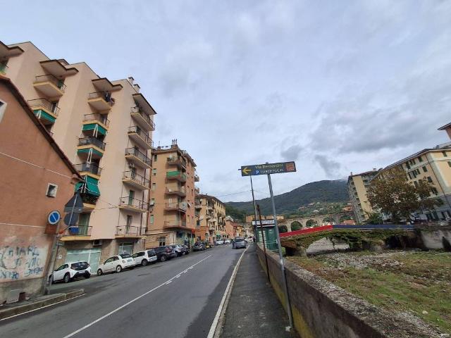 Locale Commerciale in vendita a Media Val Bisagno, Serra Riccò