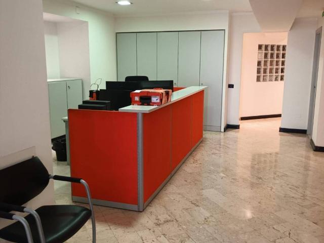 Locale Commerciale in vendita a Medio Levante, Serra Riccò