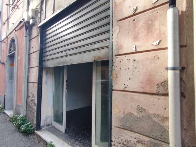 Locale Commerciale in vendita a Medio Ponente, Serra Riccò
