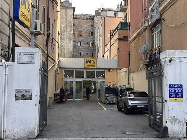 Locale Commerciale in vendita a Sampierdarena, Genova