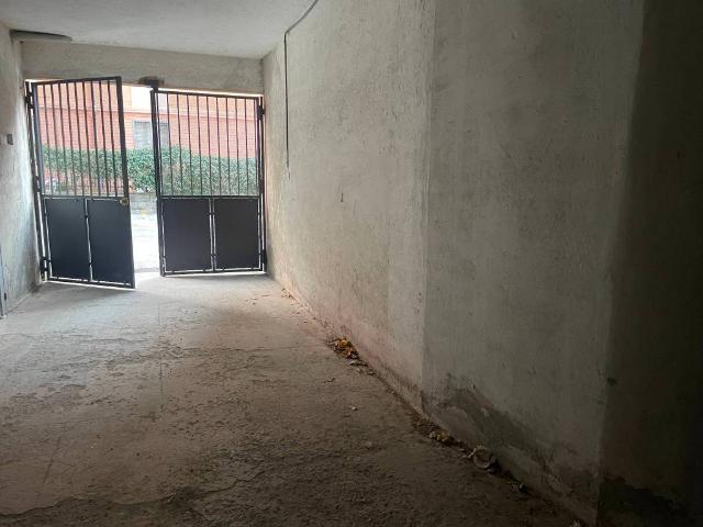 Locale Commerciale in vendita a Bassa Val Bisagno, Serra Riccò