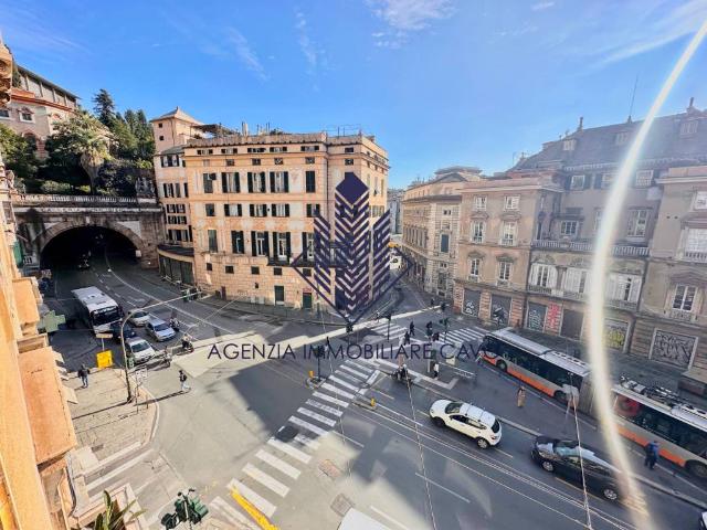 Locale Commerciale in vendita a Centro Est, Serra Riccò