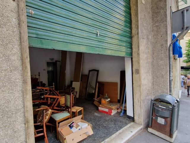 Locale Commerciale in vendita a Centro Ovest, Serra Riccò