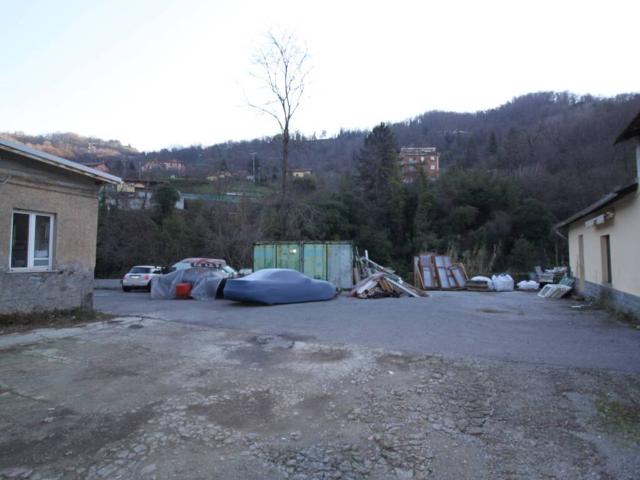 Locale Commerciale in vendita a Val Polcevera, Serra Riccò