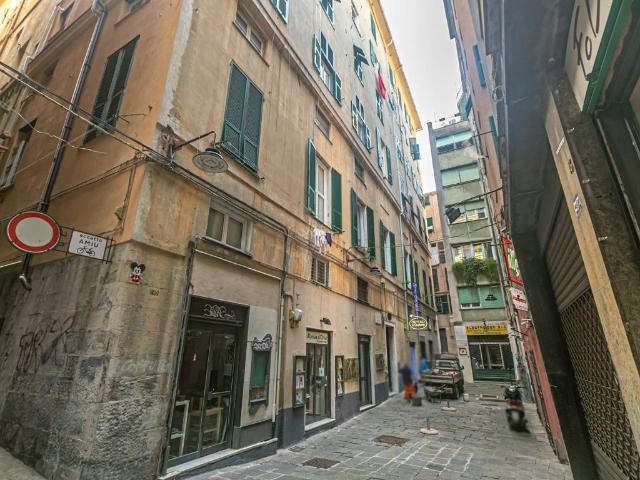 Locale Commerciale in vendita a Centro Est, Serra Riccò