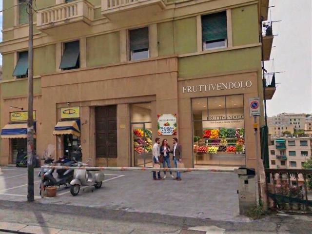 Locale Commerciale in vendita a Medio Levante, Serra Riccò